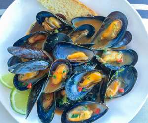 plate of mussels 