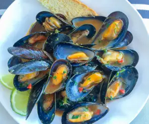plate of mussels 